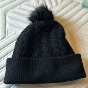 Lululemon winter hat/beanie fleece inside + pom